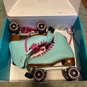 Moxi Beach Bunny Roller Skates